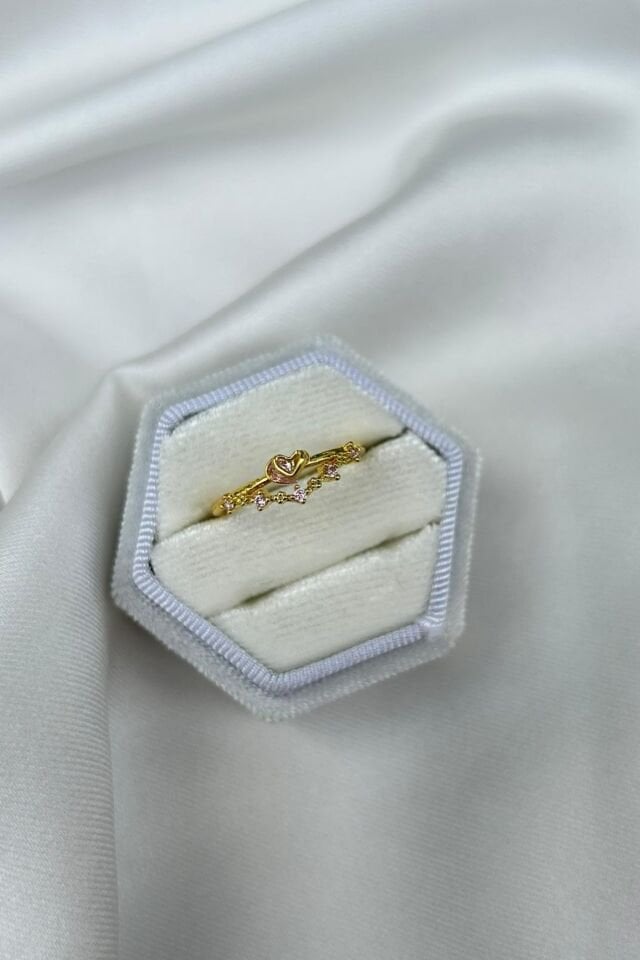 Minimal Model Pembe Taş Detaylı Yüzük