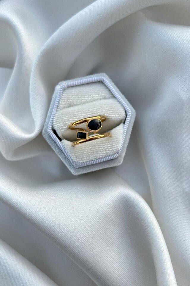 İkili Görünüm Siyah Detay Yüzük