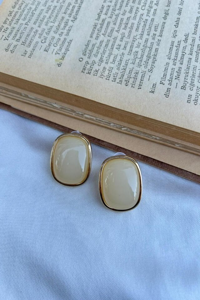 Kare Model Beyaz Plaka Küpe