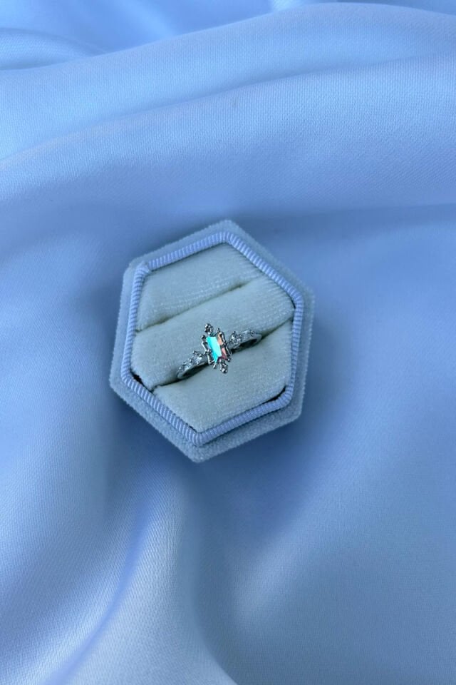 Prenses Model Parlak Taş Tasarım Yüzük (Silver)