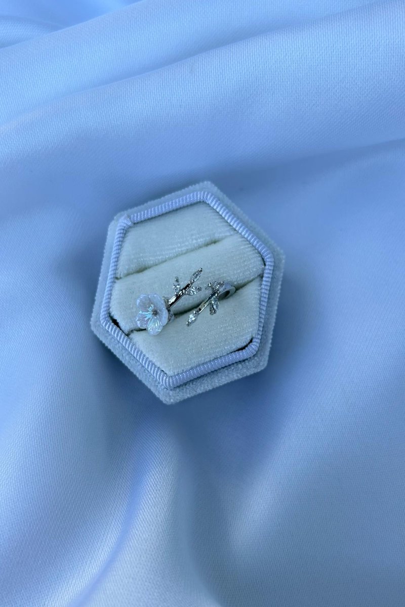 Manolya Çiçeği Tasarım Yüzük (Silver)