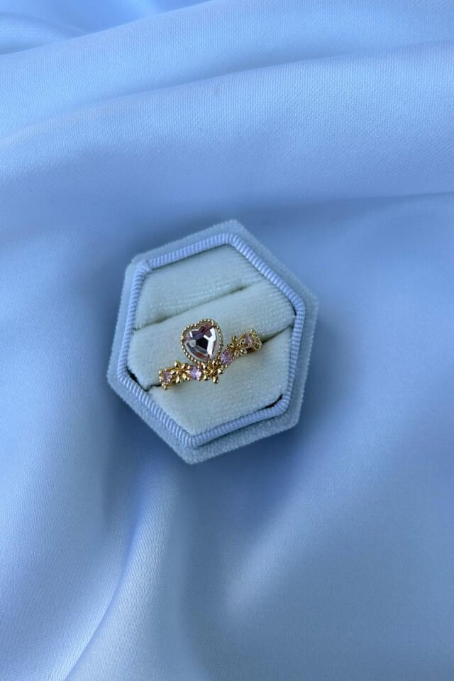 Kristal Taş Kalp Detaylı Tasarım Yüzük