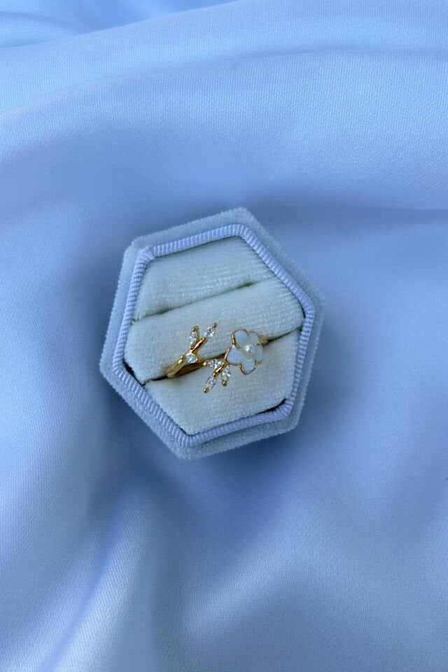 İnci Detaylı Çiçek Dalı Model Yüzük