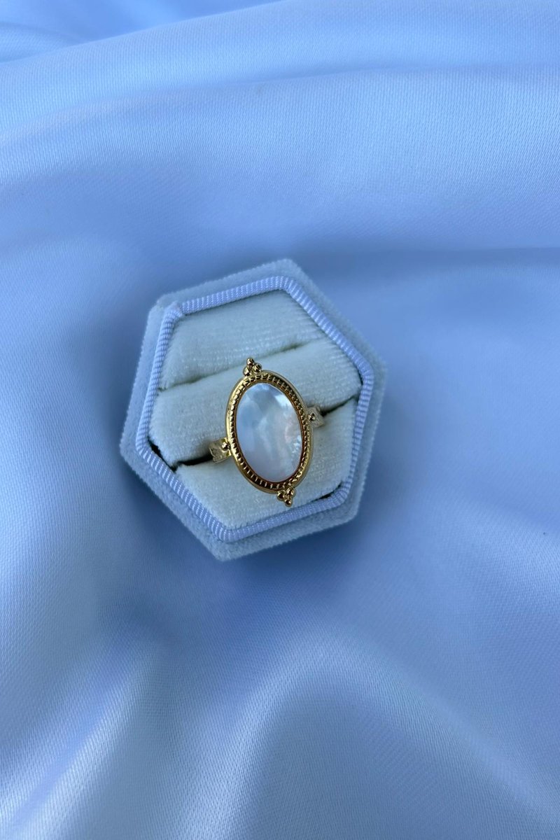 Vintage Model Beyaz Parlak Oval Tasarım Yüzük