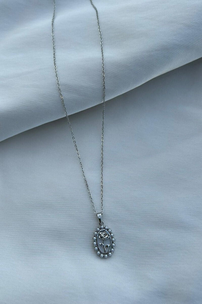 İnci Detaylı Gül Model Plaka Kolye(Silver)