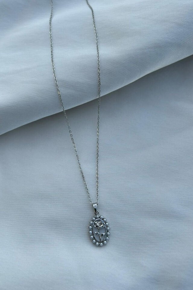 İnci Detaylı Gül Model Plaka Kolye(Silver)