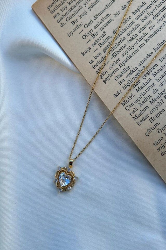 Kristal Taş Kalp Model kolye