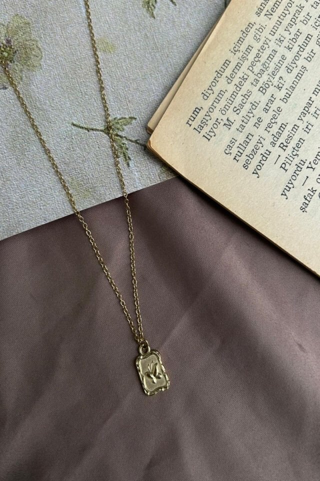 Kelebek Detaylı Vintage Model Minimal Kolye