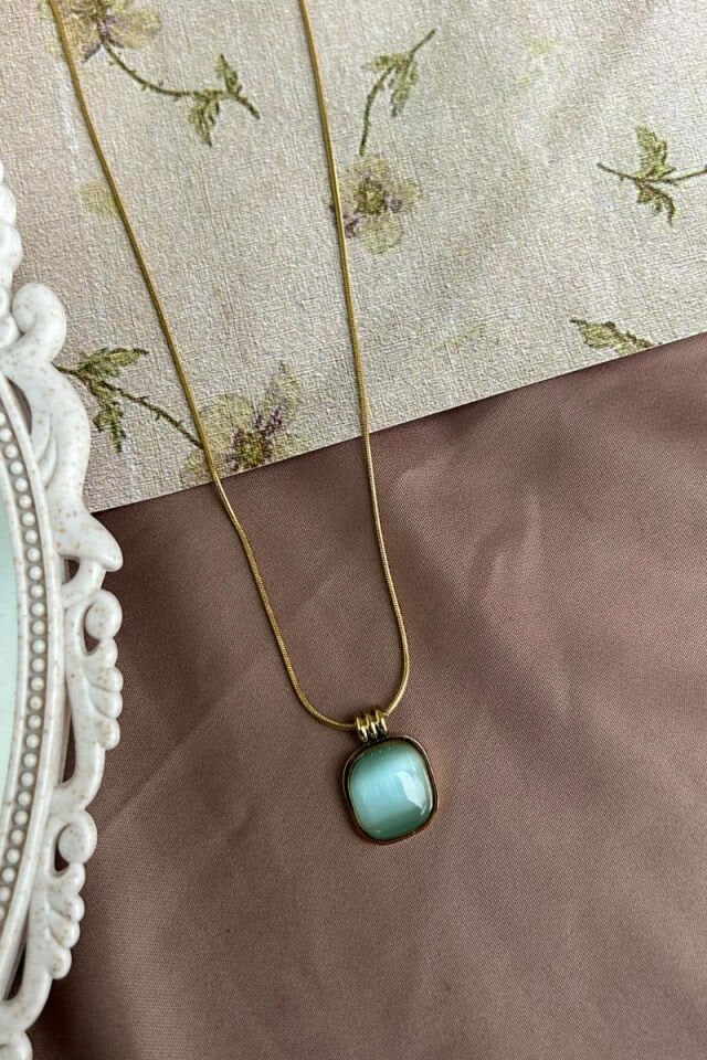 Mavi Taş Kare Model Kolye