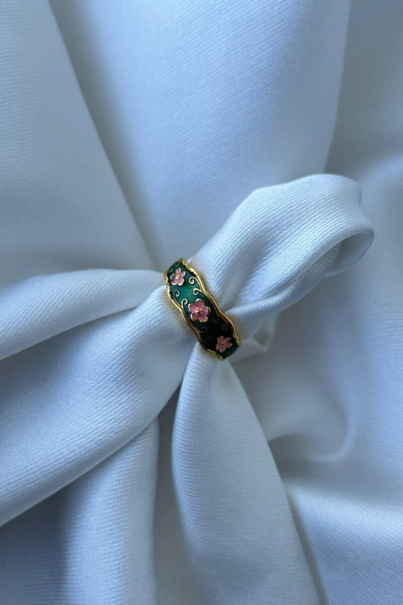 Pembe Mineli Çiçek Detaylı Yeşil Yüzük