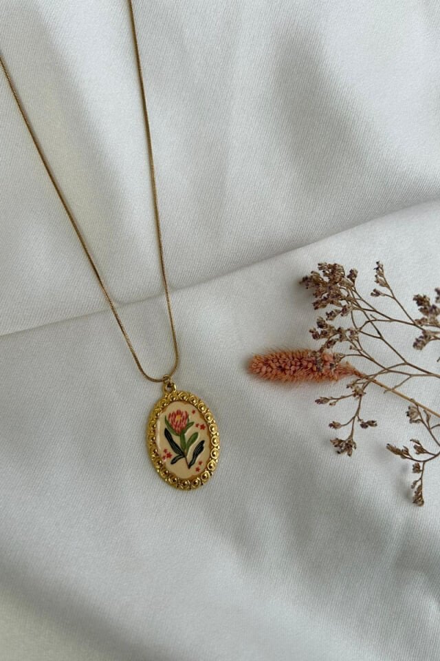 Çiçek Detaylı Vintage Tasarım Kolye