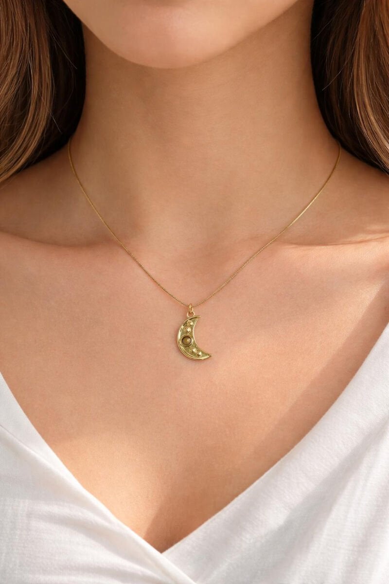 Kehribar Taş Ay Model Kolye