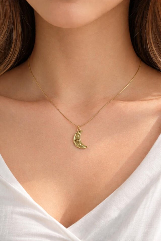 Kehribar Taş Ay Model Kolye