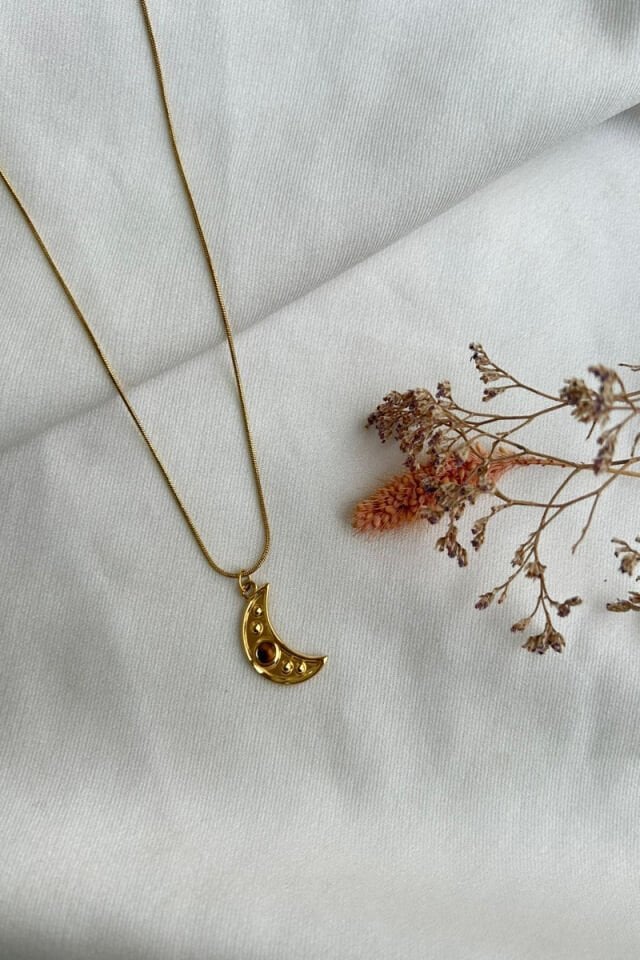 Kehribar Taş Ay Model Kolye