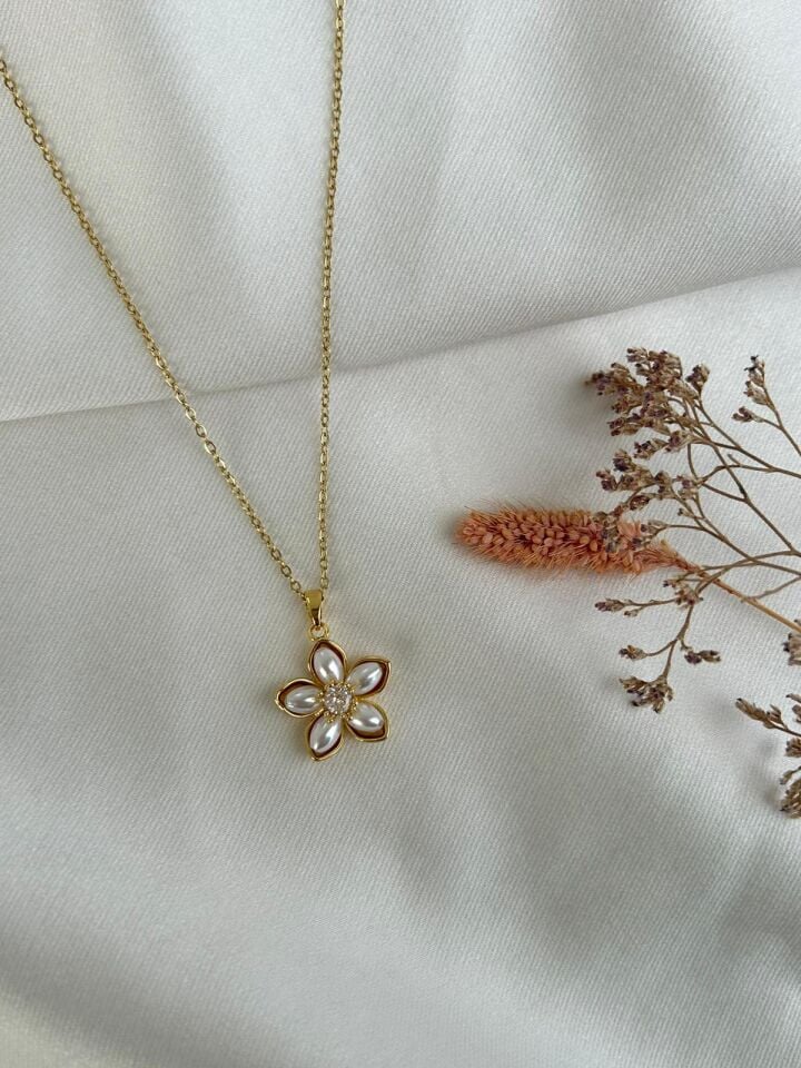 İnci Papatya Motel Tasarım Kolye