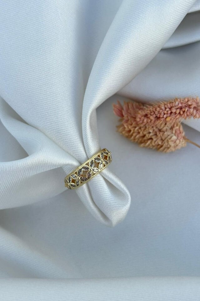 Kristal Çiçek Detaylı Yüzük