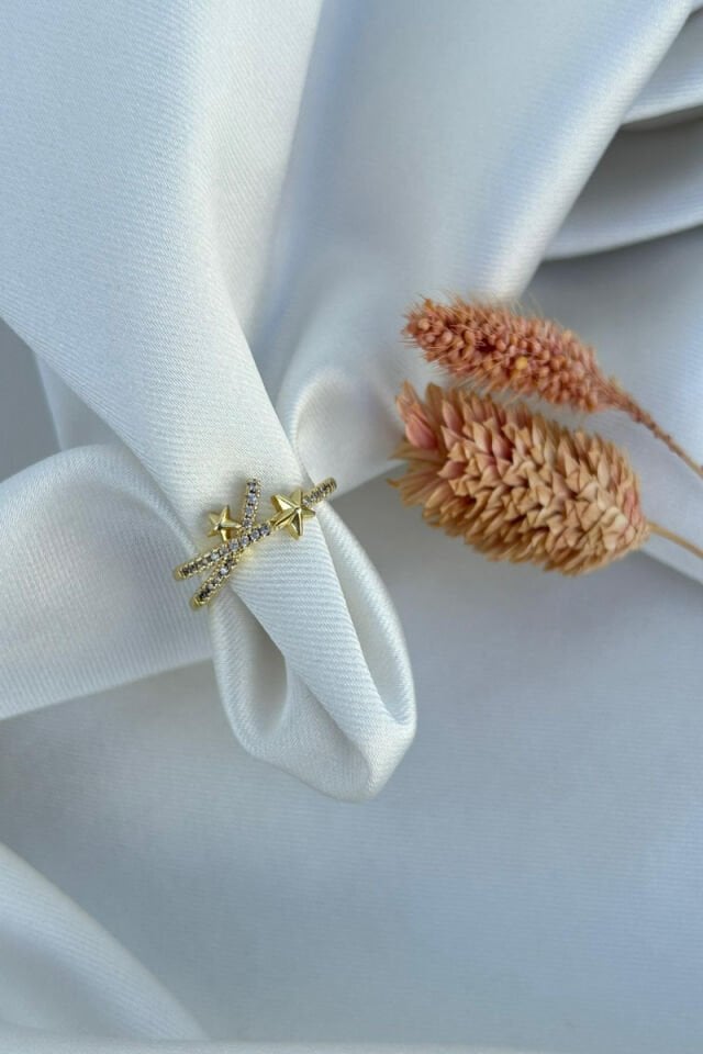 Kristal Taş Yıldız Detaylı Tasarım Yüzük