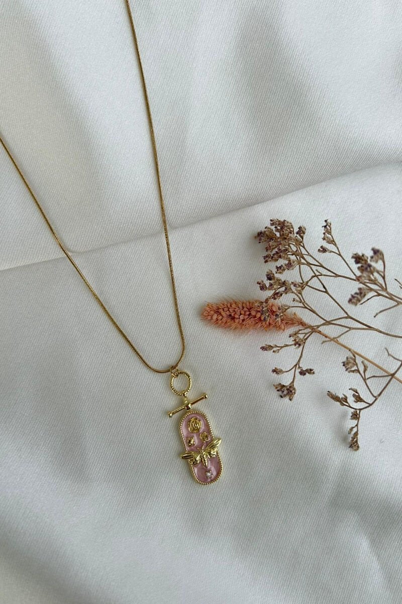 Kelebek Detaylı Pembe Plaka tasarım Kolye