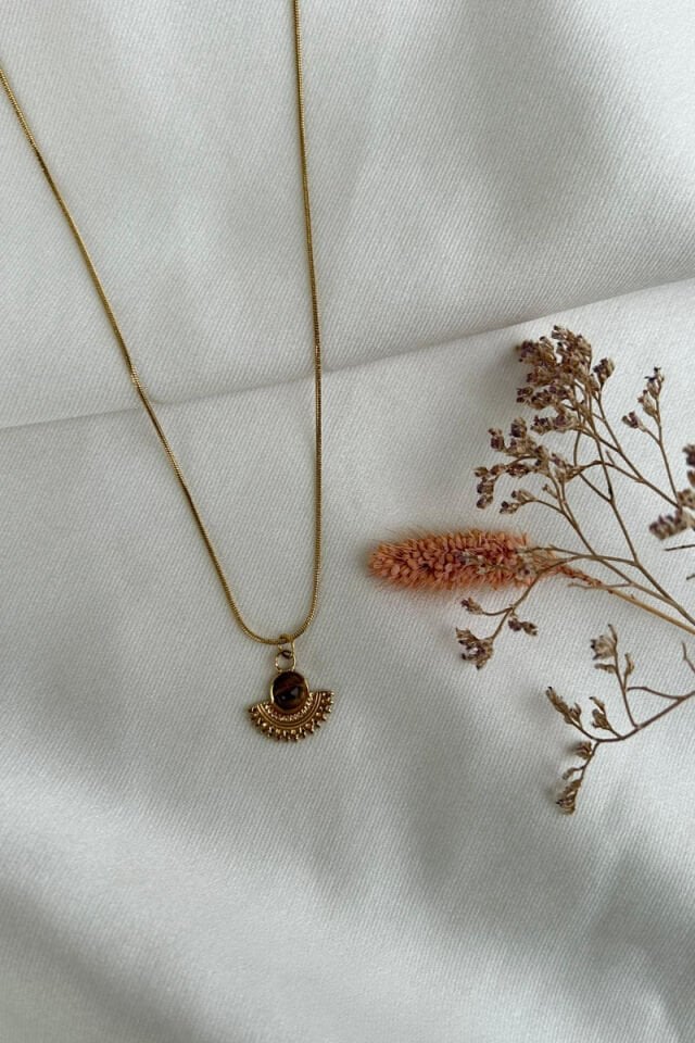 Kehribar Taş Yelpaze Model Kolye