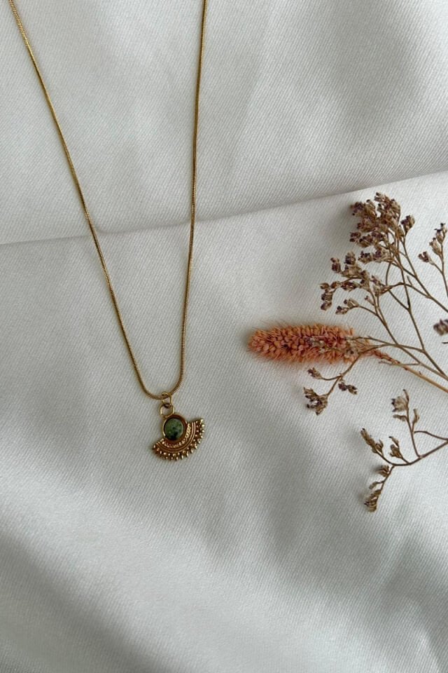 Labradorit Taş Yelpaze Kolye