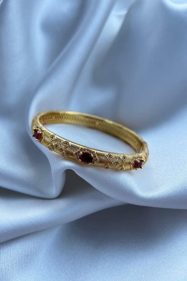 Kırmızı Taş İşlemeli Tasarım Kelepçe