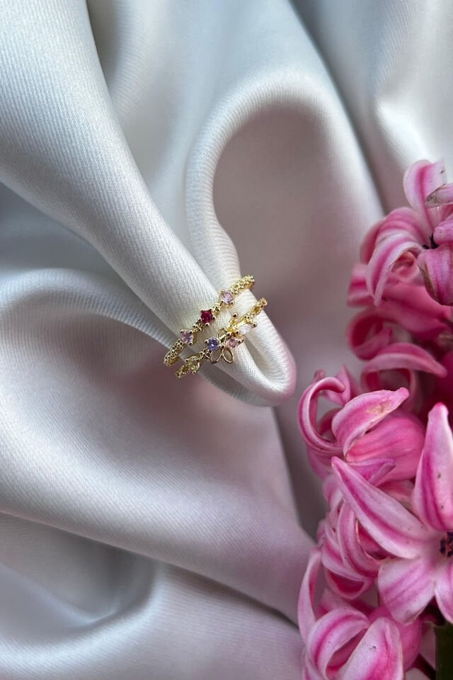 Çiçek Detaylı Renkli Taş Tasarım Yüzük