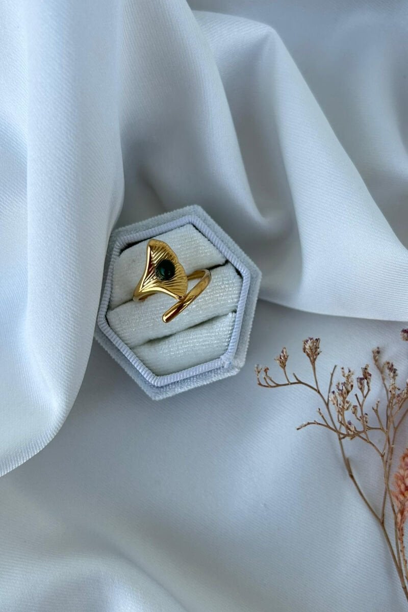 Yeşil Taş Detaylı Ginkgo Yaprağı Yüzük