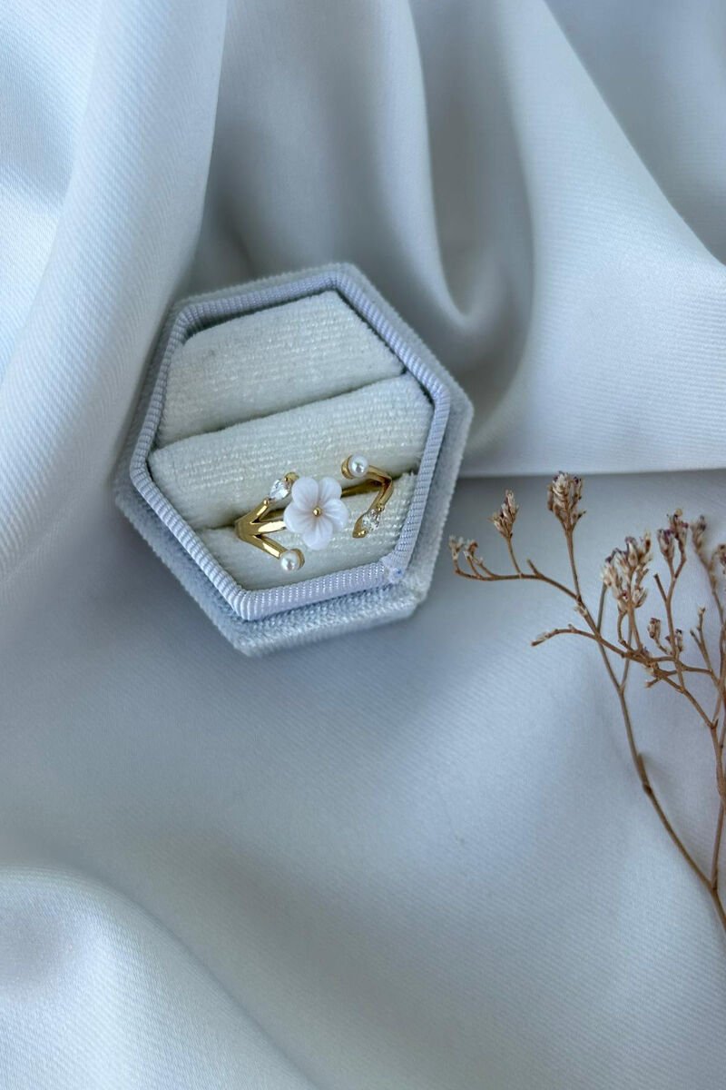 İnci Detaylı Manolya Çiçeği Yüzük